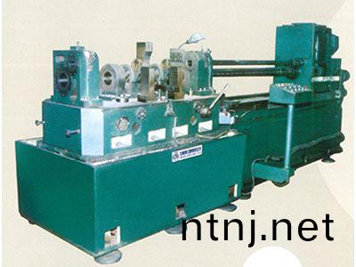 柴(chai)油機(ji)缸(gang)體主(zhu)軸孔(kong)、凸(tu)輪(lun)軸孔精鏜組(zu)郃(he)機牀